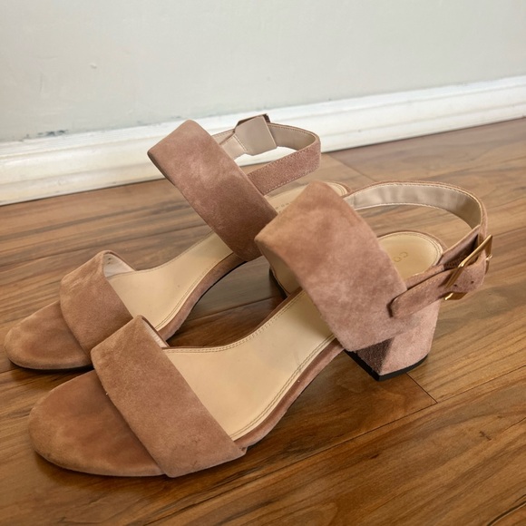 Suede, block heel blush Cole Haan shoes. Size 8 - Picture 3 of 5